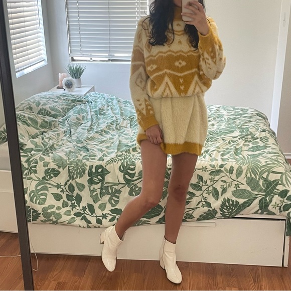 ❌GIVEN AWAY❌ Yellow Lulus Sweater Dress - Picture 3 of 5